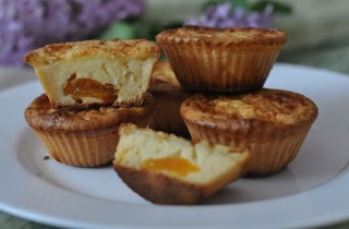 Манные кексы с курагой - фото шага 4