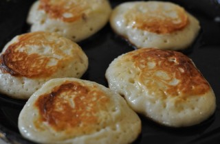 Оладьи с яблоками на кефирном тесте - фото шага 4