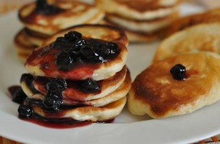 Оладьи с яблоками на кефирном тесте