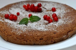 Пирог с красной смородиной в мультиварке - фото шага 4