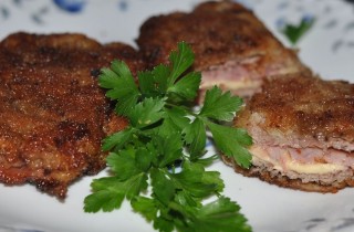 Свиные отбивные с ветчиной и сыром - фото шага 5