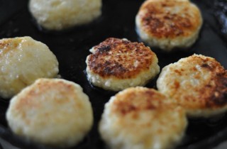 Сырники с бананом - фото шага 4