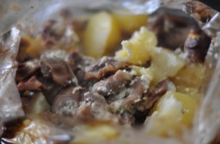 Тушеная картошка с куриными желудками - фото шага 4