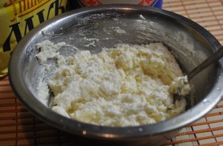 Творожные сырники с манкой - фото шага 3