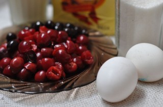 Вишневый пирог в мультиварке - фото шага 1