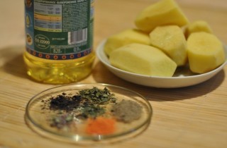 Запеченный молодой картофель с пряностями - фото шага 1