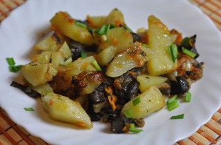 Картофель с грибами в мультиварке
