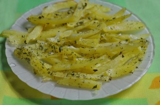 Картофель соломкой в духовке - фото шага 4