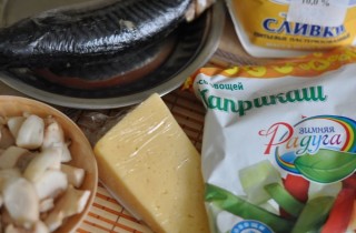 Скумбрия, фаршированная овощами в духовке - фото шага 1