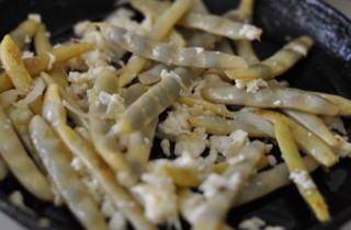 Спаржевая фасоль с чесноком и соевым соусом - фото шага 3