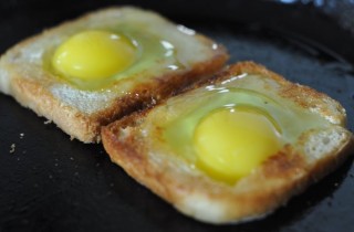 Яичница по-французски - фото шага 3