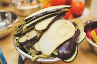 Баклажаны с ореховой пастой по-грузински - фото шага 1