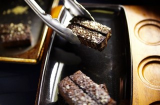 Чесночные гренки из бородинского хлеба - фото шага 5