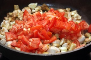 Фаршированные баклажаны, запеченные в духовке - фото шага 4