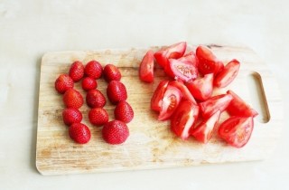 Гаспачо из томатов и клубники - фото шага 5