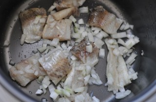 Гречка с рыбой в мультиварке - фото шага 2