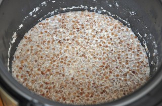 Гречневая каша на молоке в мультиварке - фото шага 3