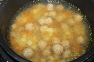 Гречневый суп с фрикадельками в мультиварке - фото шага 10