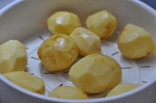 Картофель на пару в мультиварке - фото шага 2