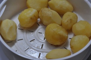 Картофель на пару в мультиварке - фото шага 3