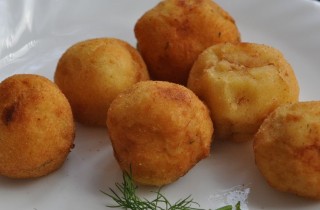 Картофельные шарики во фритюре