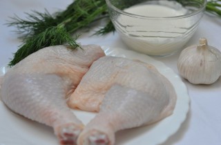 Куриные окорочка в сметане с чесноком - фото шага 1