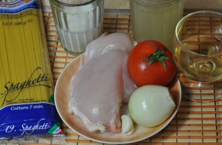 Спагетти с курицей и овощами - фото шага 1