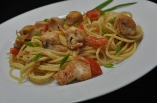 Спагетти с курицей и овощами - фото шага 5