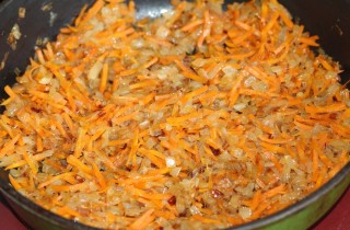 Борщ с консервированной фасолью и бычками по-одесски - фото шага 6