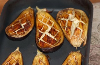 Греческий салат из запеченных баклажанов - фото шага 2