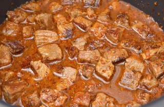 Гуляш из говядины в мультиварке - фото шага 5