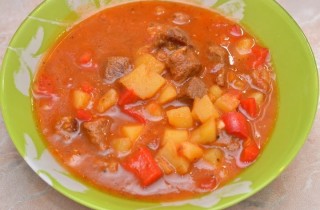 Гуляш из говядины в мультиварке - фото шага 11