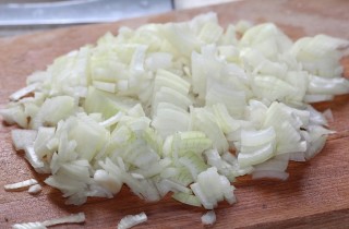 Щи с капустой и крапивой - фото шага 2