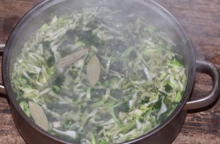 Щи с капустой и крапивой - фото шага 13