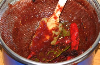 Сливовый соус к мясу и птице - фото шага 7