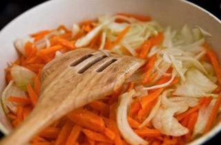 Вкусные щи из кислой капусты - фото шага 7