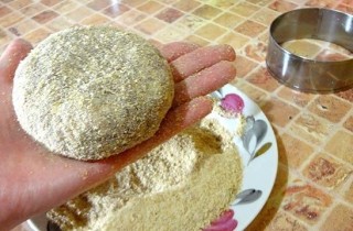 Бифштекс из фарша с яйцом - фото шага 2