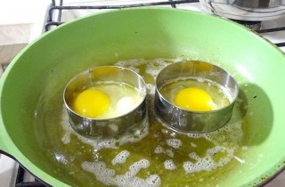 Бифштекс из фарша с яйцом - фото шага 6