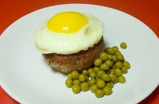 Бифштекс из фарша с яйцом - фото шага 8