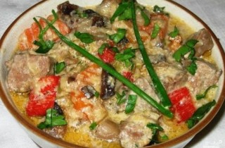 Гуляш из говядины с грибами - фото шага 7