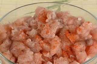 Жульен в кокотницах из булочек - фото шага 1