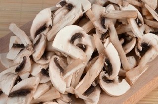 Жульен в кокотницах из булочек - фото шага 2