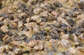 Жульен в кокотницах из булочек - фото шага 7