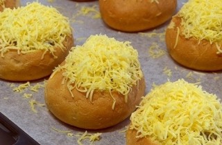 Жульен в кокотницах из булочек - фото шага 10