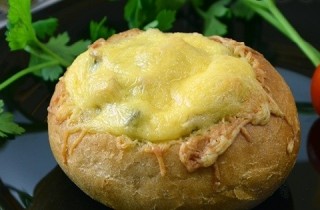 Жульен в кокотницах из булочек - фото шага 11