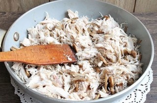 Жульен в тарталетках с курицей и грибами - фото шага 2