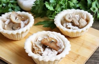 Жульен в тарталетках с курицей и грибами - фото шага 6