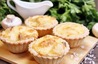 Жульен в тарталетках с курицей и грибами - фото шага 9