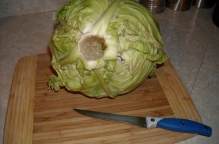 Классические голубцы с фаршем и рисом - фото шага 1