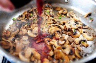 Стейк с грибным соусом - фото шага 7